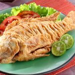 Resep Ikan Goreng Tepung Renyah dengan Sambal Matah