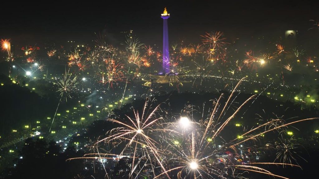 Malam Tahun Baru Jakarta: Panggung Hiburan dan Bazar Meriah