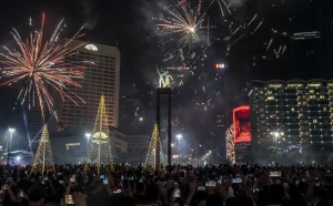 Semarak Malam Tahun Baru Jakarta: Panggung Hiburan dan Bazar Meriah