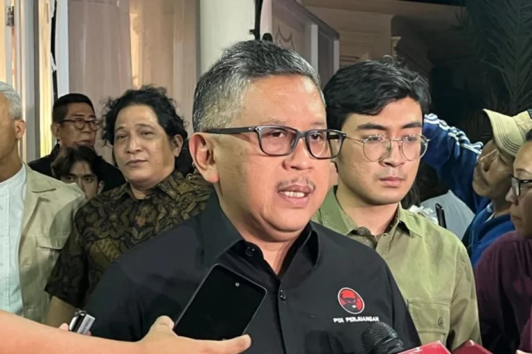 Hasto Tersangka, Belum Ditahan KPK, MAKI Sebut Ada Pertimbangan Khusus