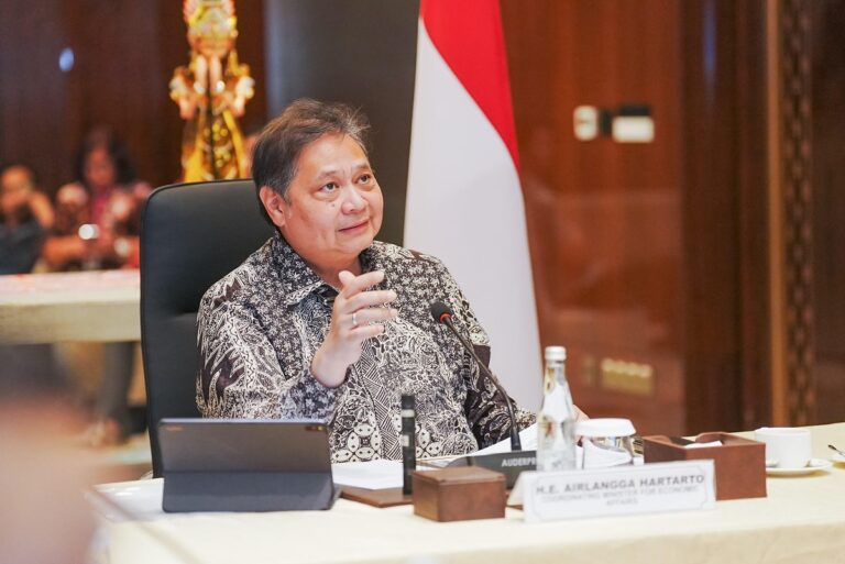 Airlangga Hartarto Aturan Magang Lulusan Baru Bergaji UMP