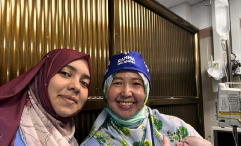 dr. Prita, Cahaya Kemanusiaan di Tengah Bom Gaza