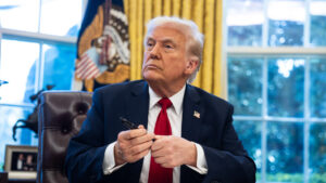 Trump Gugat JPMorgan dan CEO, Diduga Tutup Rekening Bermotif Politik